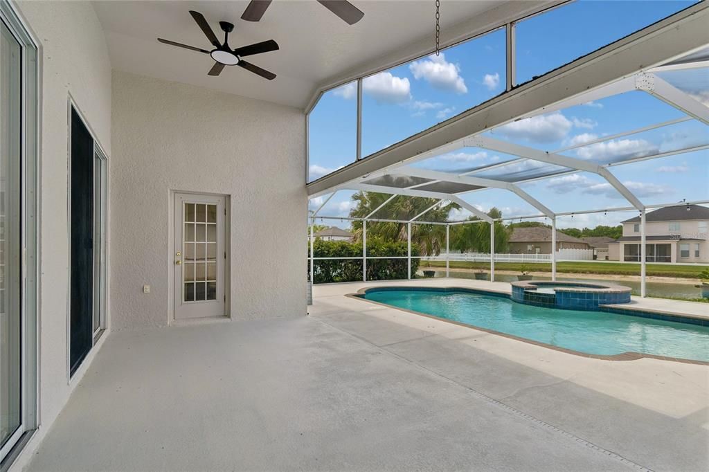 Activo con contrato: $404,999 (3 camas, 2 baños, 1640 Pies cuadrados)