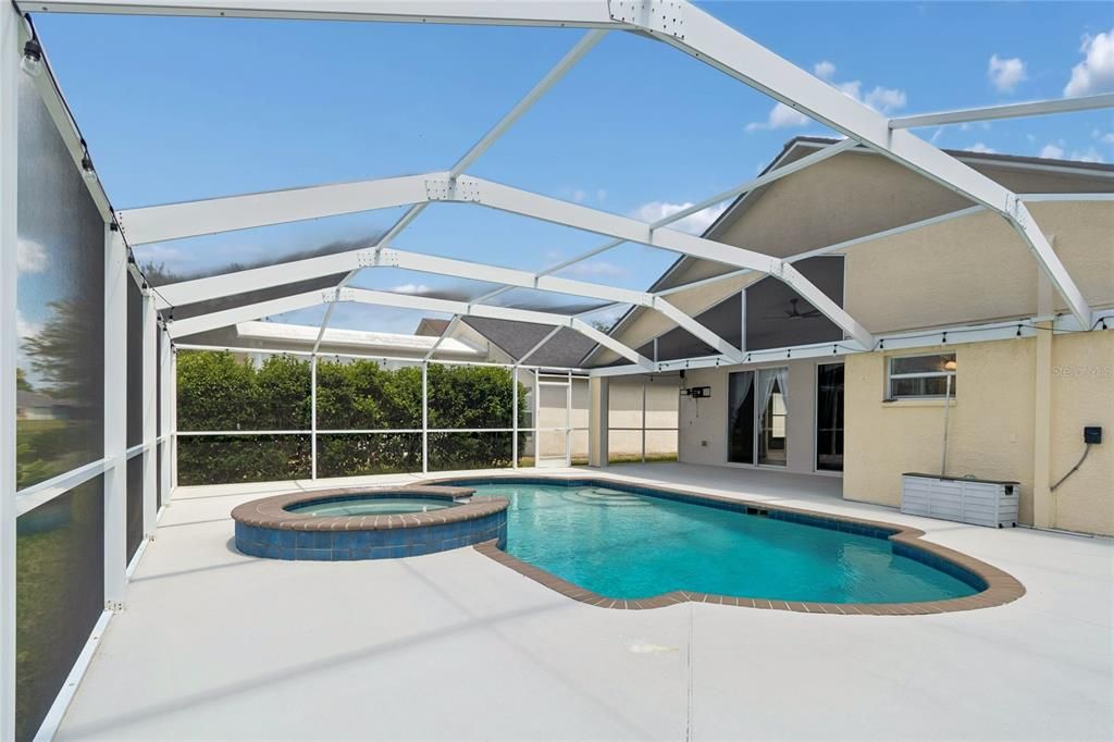 Activo con contrato: $404,999 (3 camas, 2 baños, 1640 Pies cuadrados)