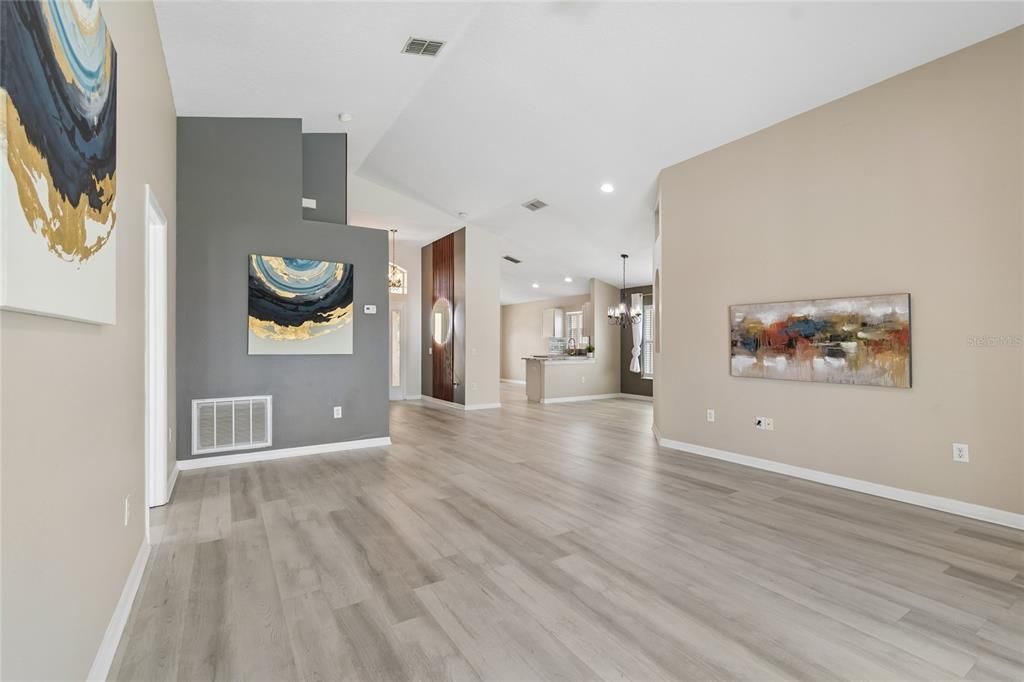 Activo con contrato: $404,999 (3 camas, 2 baños, 1640 Pies cuadrados)