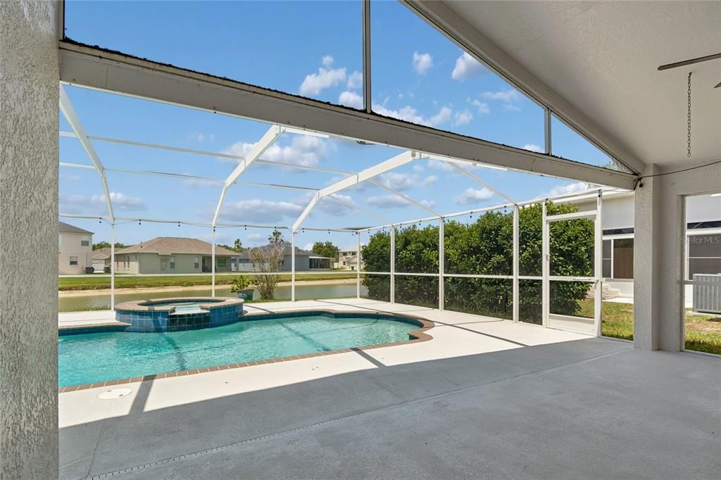 Activo con contrato: $404,999 (3 camas, 2 baños, 1640 Pies cuadrados)