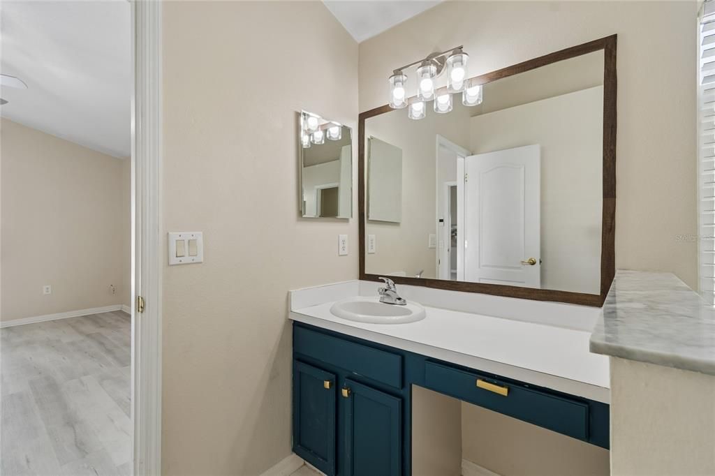Activo con contrato: $404,999 (3 camas, 2 baños, 1640 Pies cuadrados)