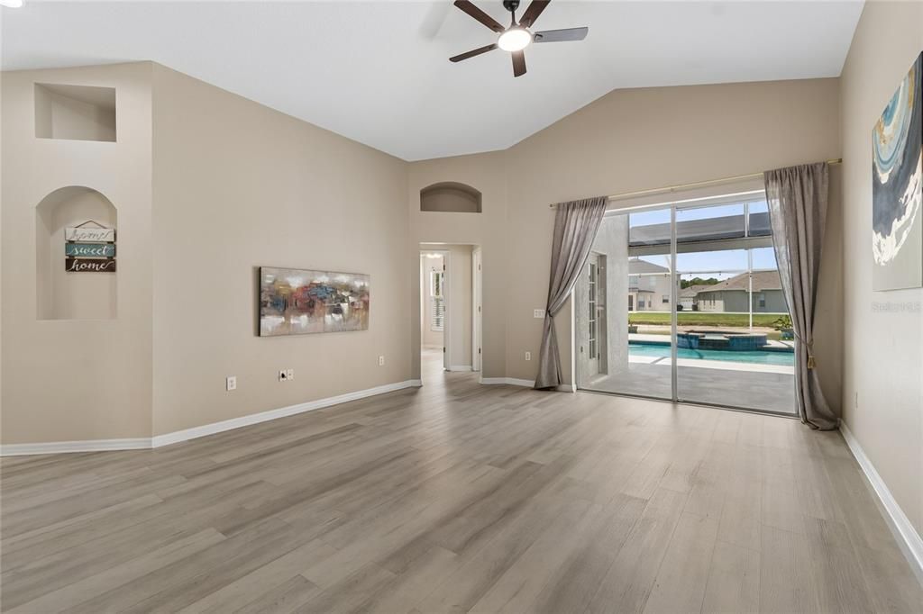 Activo con contrato: $404,999 (3 camas, 2 baños, 1640 Pies cuadrados)