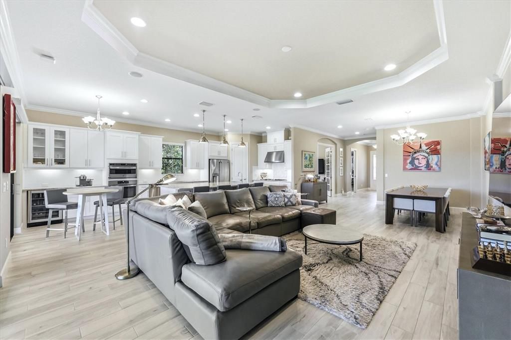 Activo con contrato: $1,034,000 (3 camas, 3 baños, 2403 Pies cuadrados)