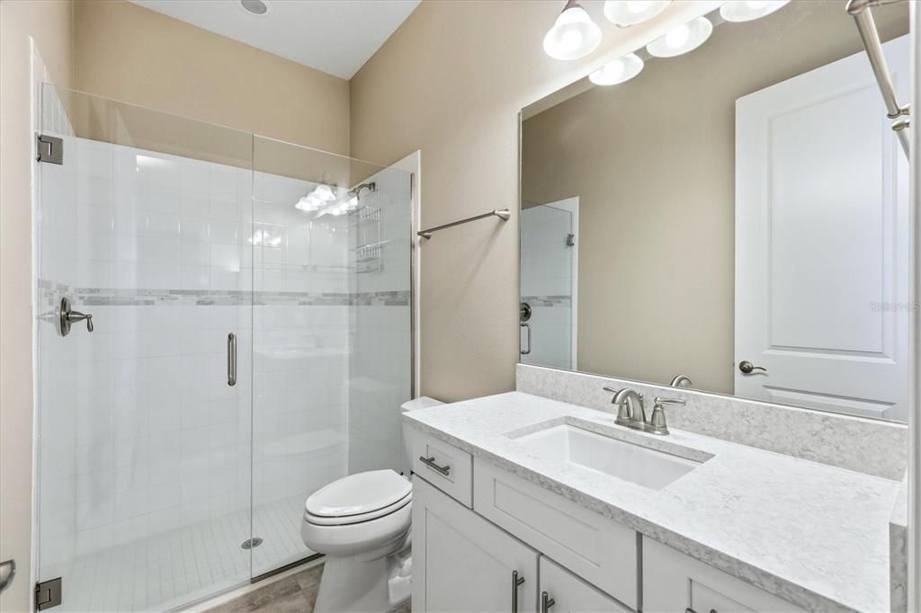 Activo con contrato: $1,034,000 (3 camas, 3 baños, 2403 Pies cuadrados)