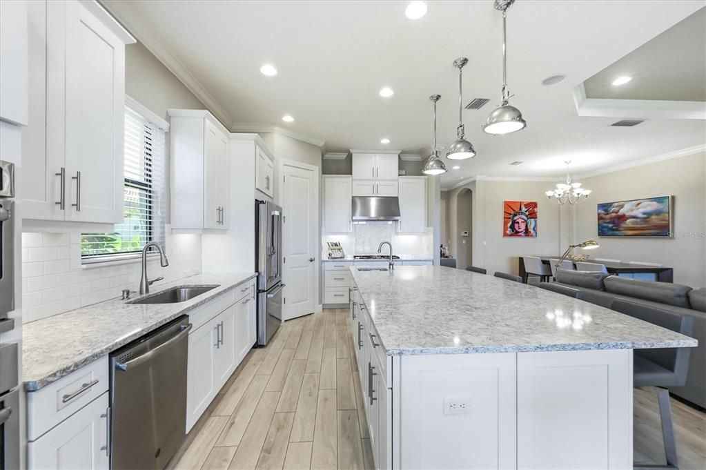 Activo con contrato: $1,034,000 (3 camas, 3 baños, 2403 Pies cuadrados)