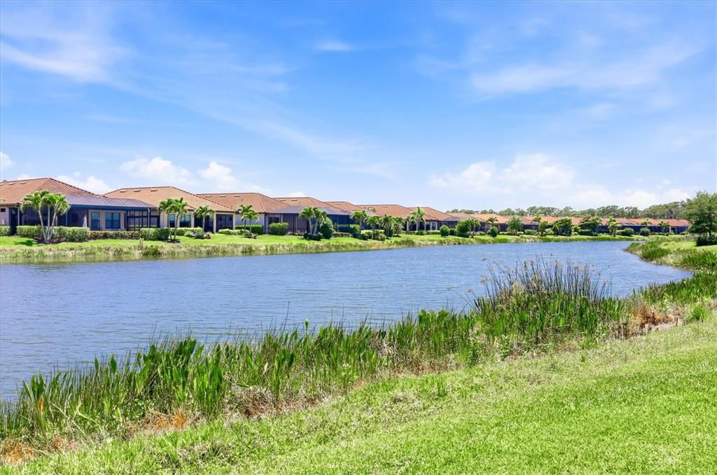 Activo con contrato: $1,034,000 (3 camas, 3 baños, 2403 Pies cuadrados)
