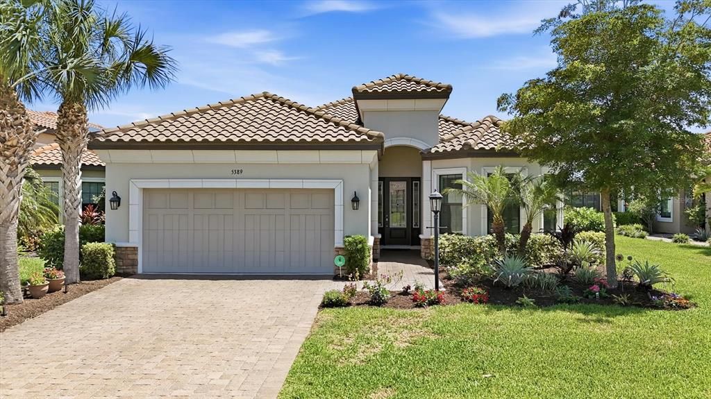 Activo con contrato: $1,034,000 (3 camas, 3 baños, 2403 Pies cuadrados)
