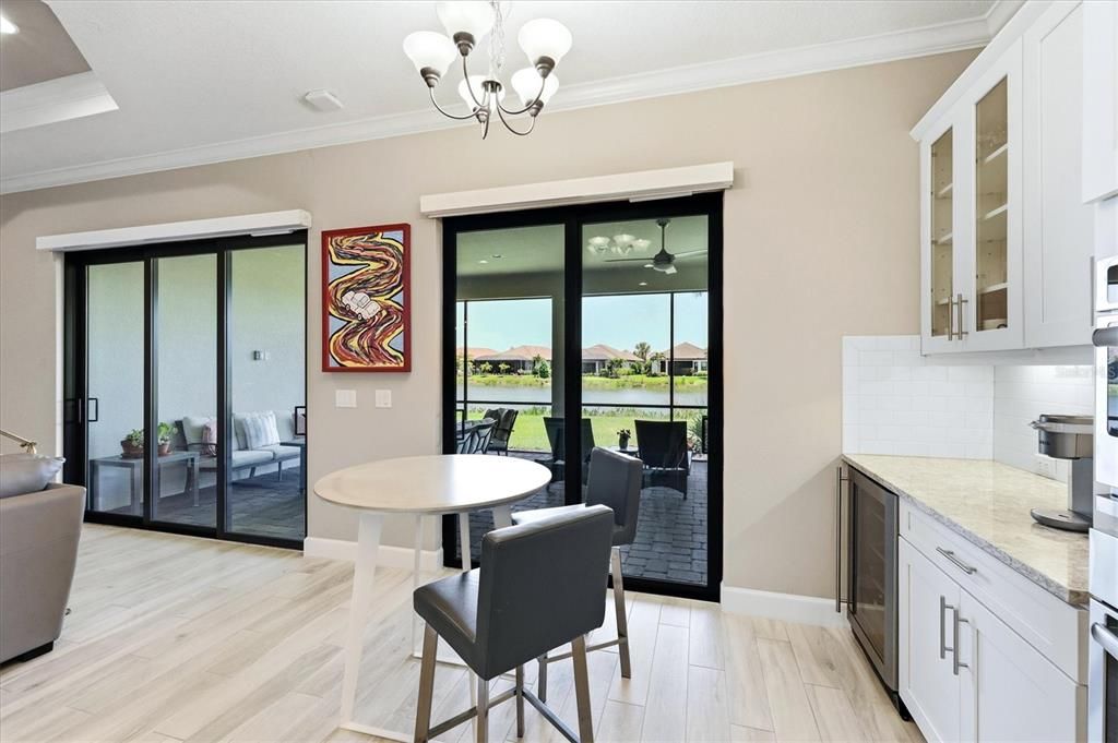 Activo con contrato: $1,034,000 (3 camas, 3 baños, 2403 Pies cuadrados)