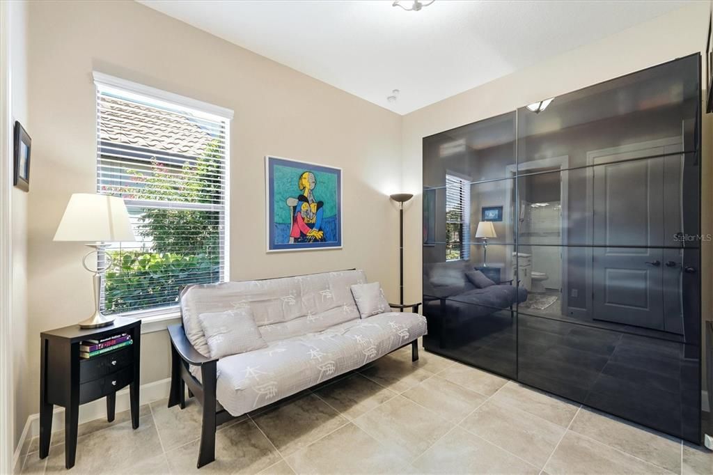 Activo con contrato: $1,034,000 (3 camas, 3 baños, 2403 Pies cuadrados)