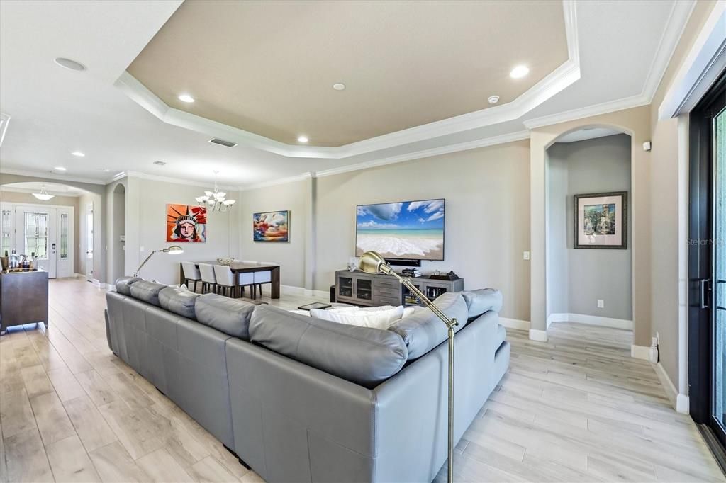 Activo con contrato: $1,034,000 (3 camas, 3 baños, 2403 Pies cuadrados)