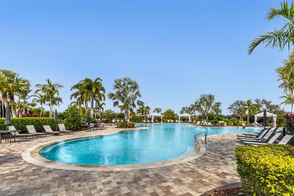 Activo con contrato: $1,034,000 (3 camas, 3 baños, 2403 Pies cuadrados)