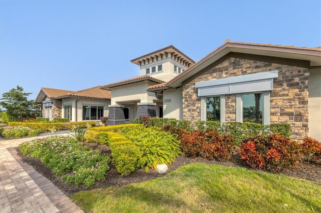 Activo con contrato: $1,034,000 (3 camas, 3 baños, 2403 Pies cuadrados)