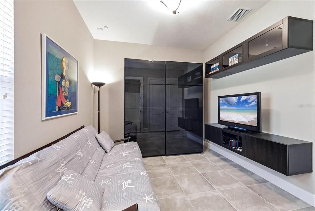 Activo con contrato: $1,034,000 (3 camas, 3 baños, 2403 Pies cuadrados)