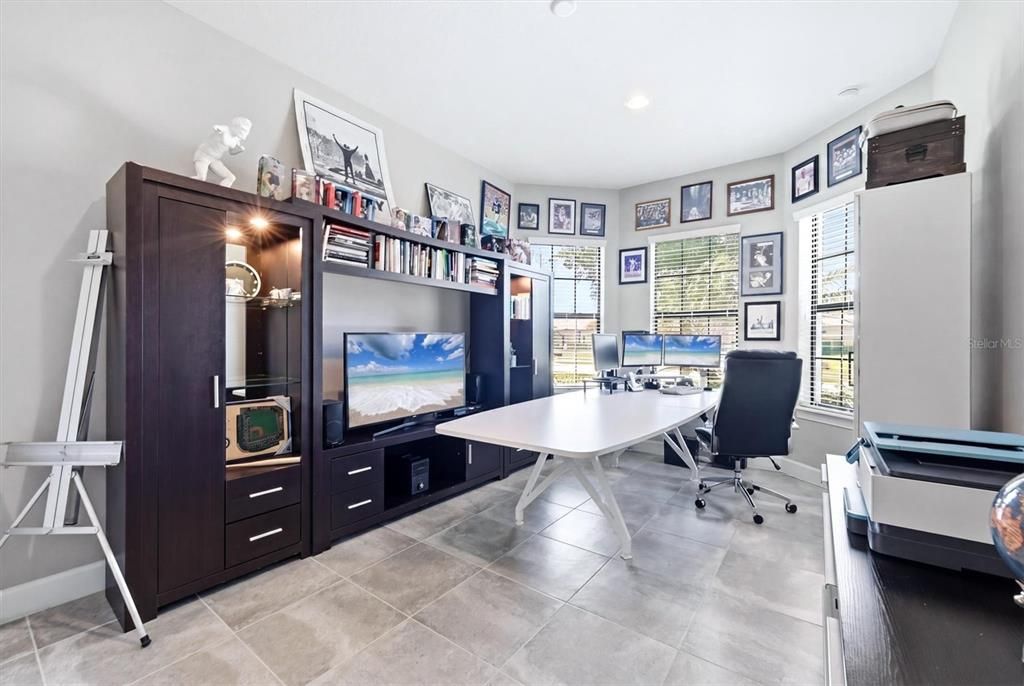 Activo con contrato: $1,034,000 (3 camas, 3 baños, 2403 Pies cuadrados)