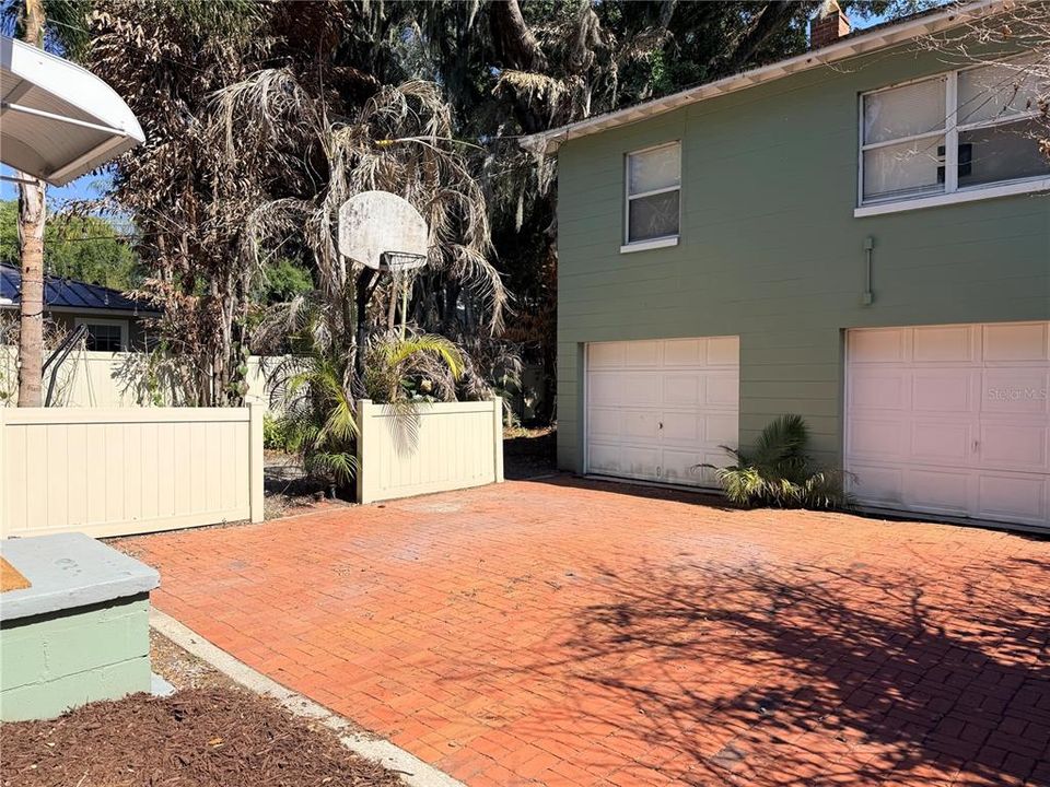 For Sale: $599,999 (4 beds, 0 baths, 1611 Square Feet)