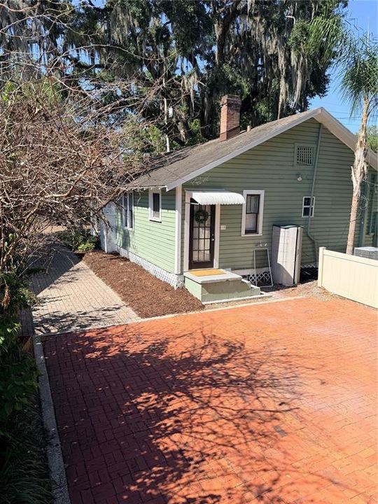 For Sale: $599,999 (4 beds, 0 baths, 1611 Square Feet)
