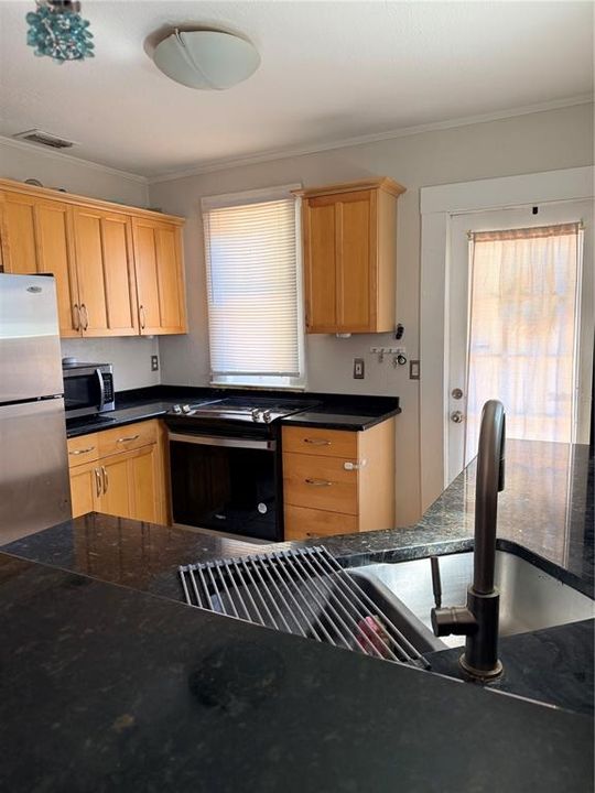 For Sale: $599,999 (4 beds, 0 baths, 1611 Square Feet)