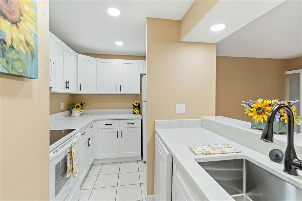 For Rent: $1,750 (2 beds, 2 baths, 897 Square Feet)