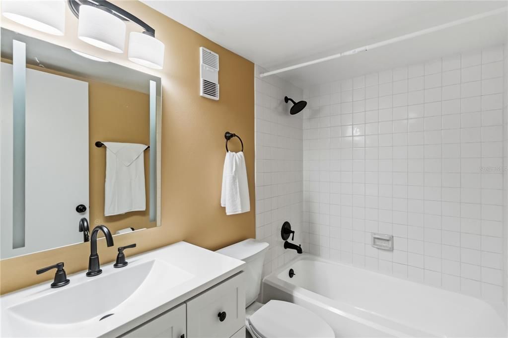 For Rent: $1,750 (2 beds, 2 baths, 897 Square Feet)