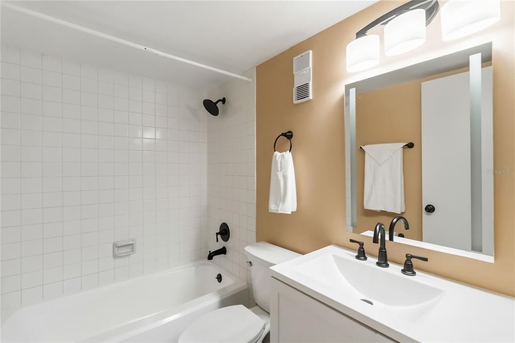 For Rent: $1,750 (2 beds, 2 baths, 897 Square Feet)