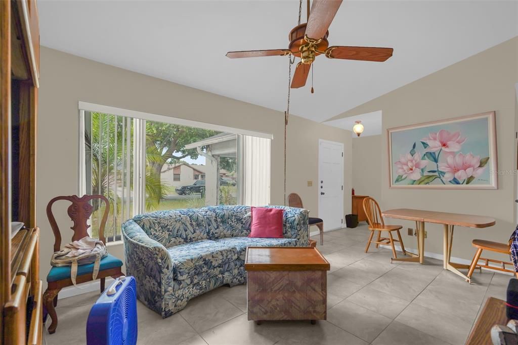 Active With Contract: $289,000 (3 beds, 2 baths, 1213 Square Feet)