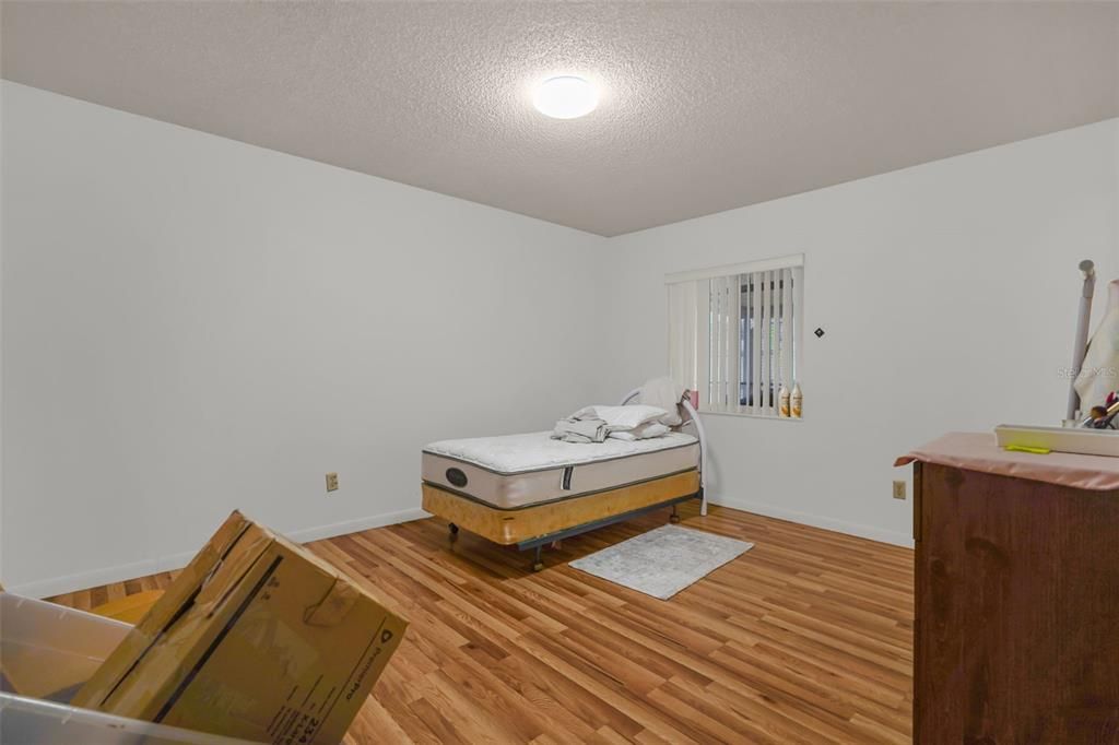 Active With Contract: $289,000 (3 beds, 2 baths, 1213 Square Feet)