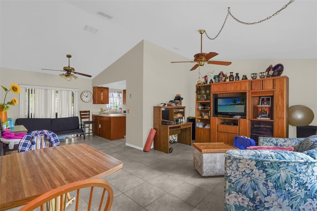 Active With Contract: $289,000 (3 beds, 2 baths, 1213 Square Feet)