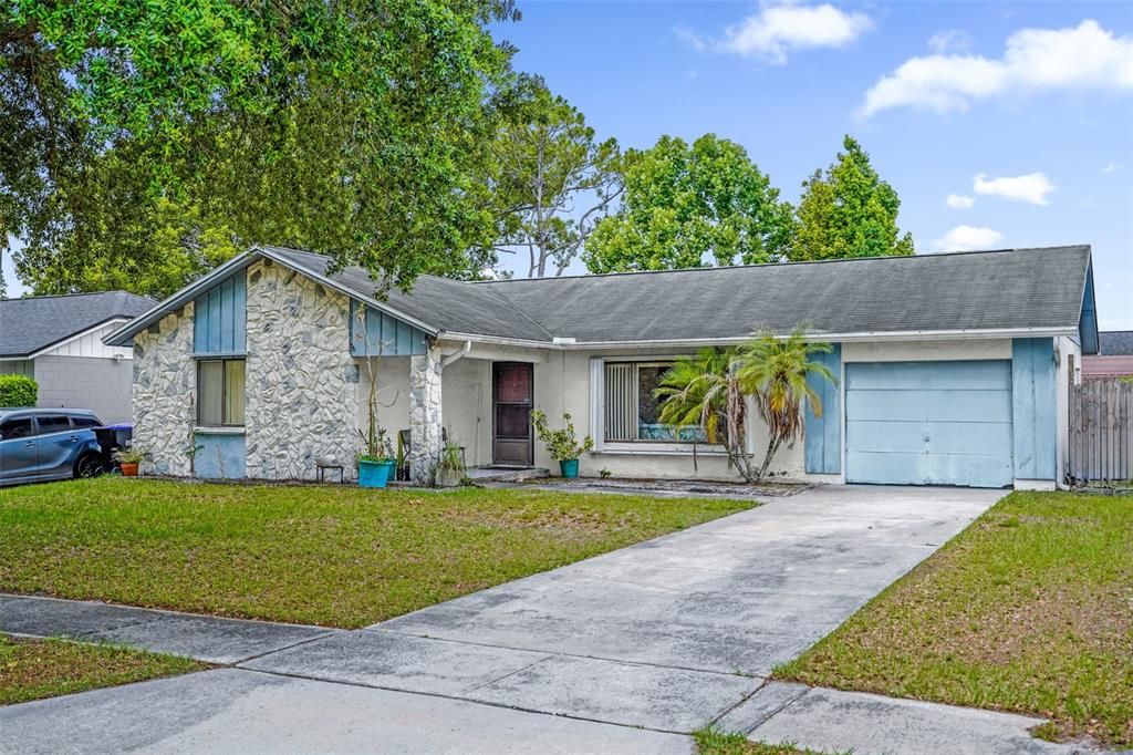 Active With Contract: $289,000 (3 beds, 2 baths, 1213 Square Feet)