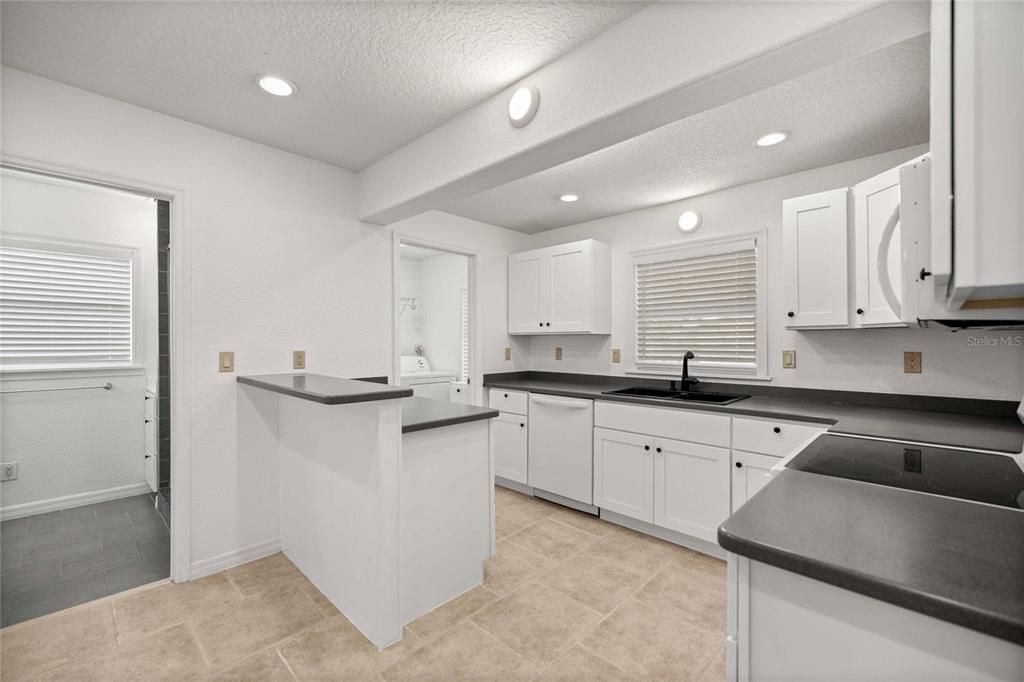 For Sale: $428,000 (3 beds, 3 baths, 1941 Square Feet)