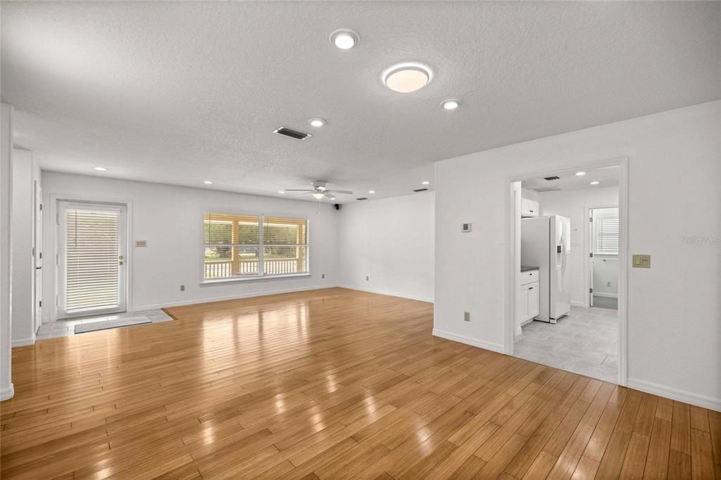 For Sale: $428,000 (3 beds, 3 baths, 1941 Square Feet)