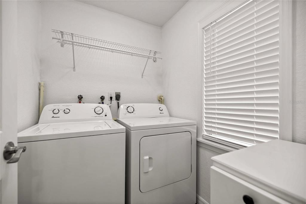 For Sale: $428,000 (3 beds, 3 baths, 1941 Square Feet)