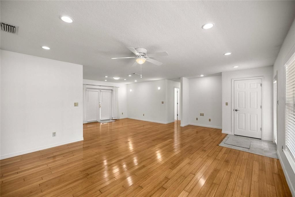 For Sale: $428,000 (3 beds, 3 baths, 1941 Square Feet)