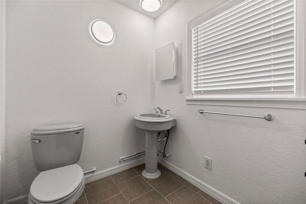 For Sale: $428,000 (3 beds, 3 baths, 1941 Square Feet)