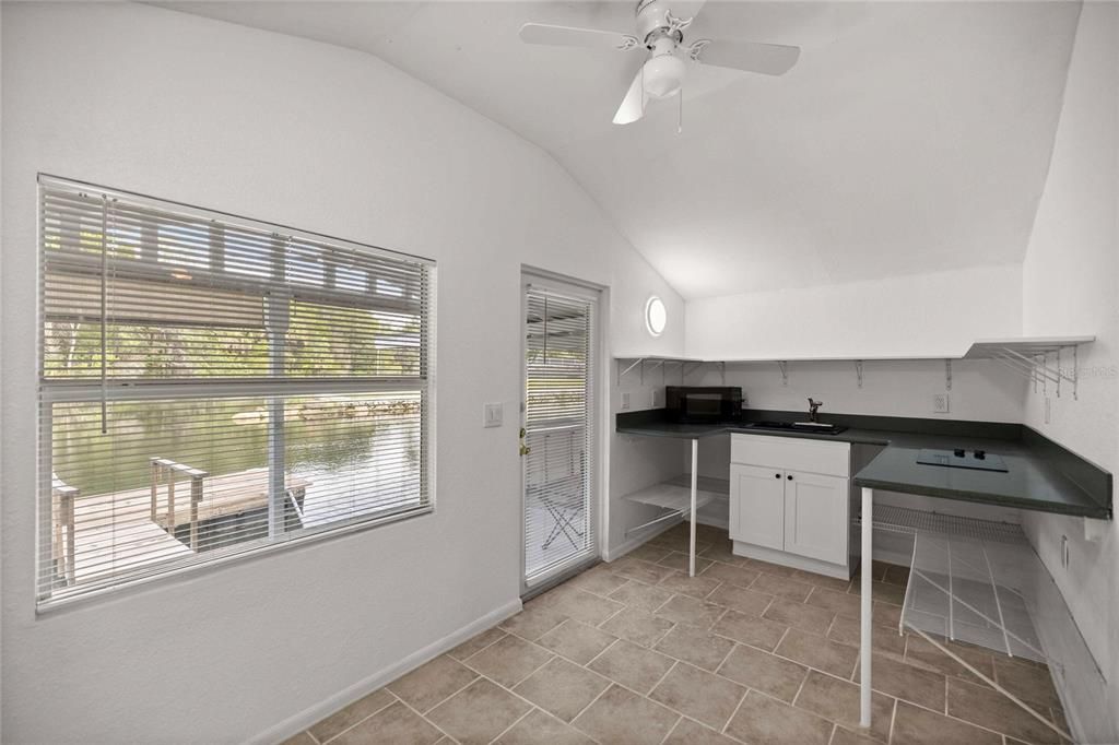 For Sale: $428,000 (3 beds, 3 baths, 1941 Square Feet)