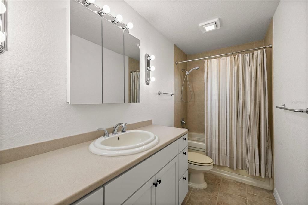 For Sale: $428,000 (3 beds, 3 baths, 1941 Square Feet)
