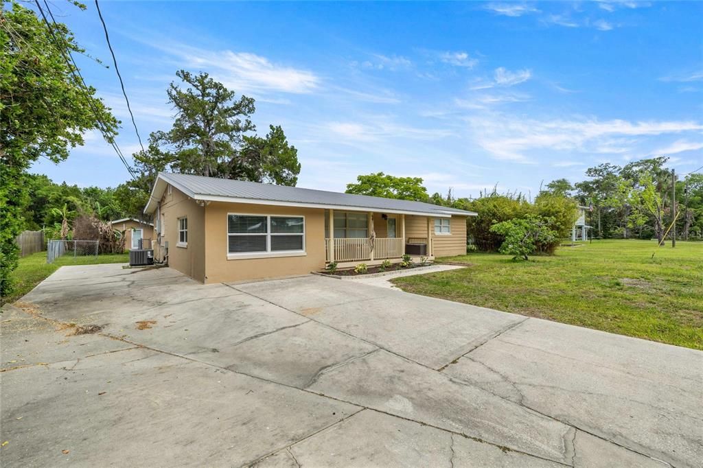 For Sale: $428,000 (3 beds, 3 baths, 1941 Square Feet)