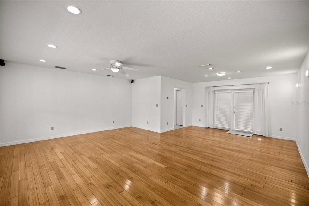 For Sale: $428,000 (3 beds, 3 baths, 1941 Square Feet)