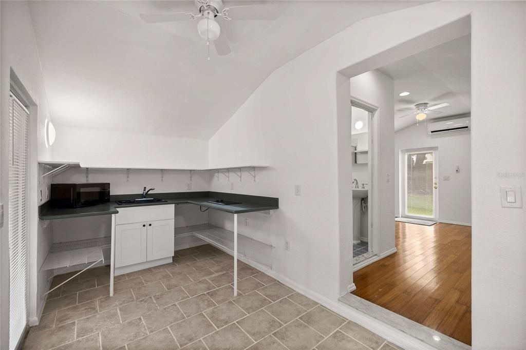 For Sale: $428,000 (3 beds, 3 baths, 1941 Square Feet)