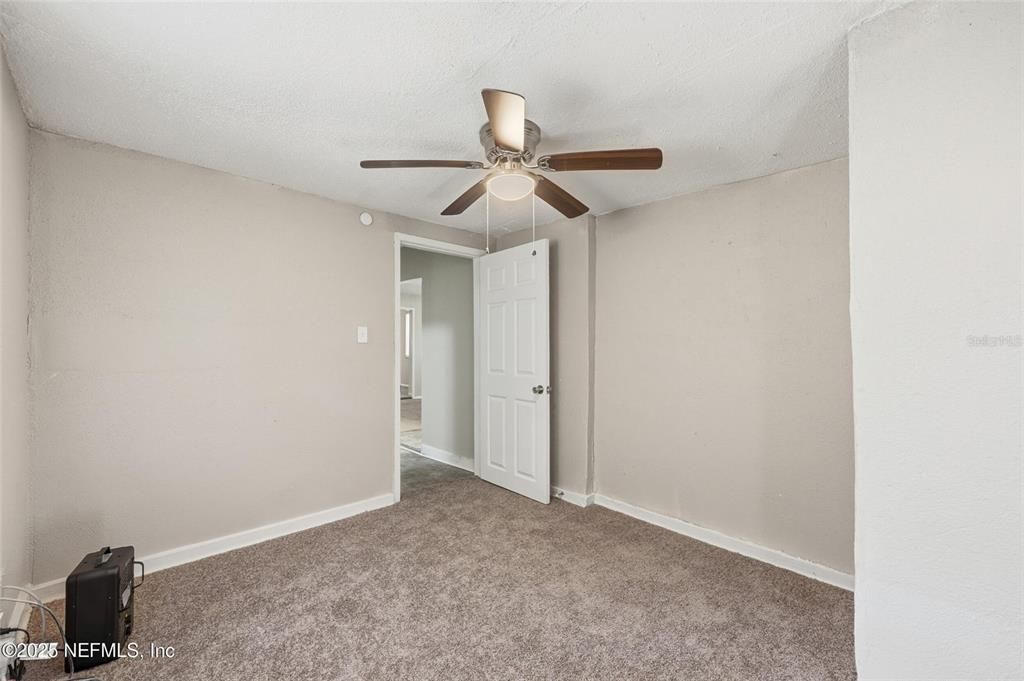 Active With Contract: $105,000 (3 beds, 2 baths, 1320 Square Feet)