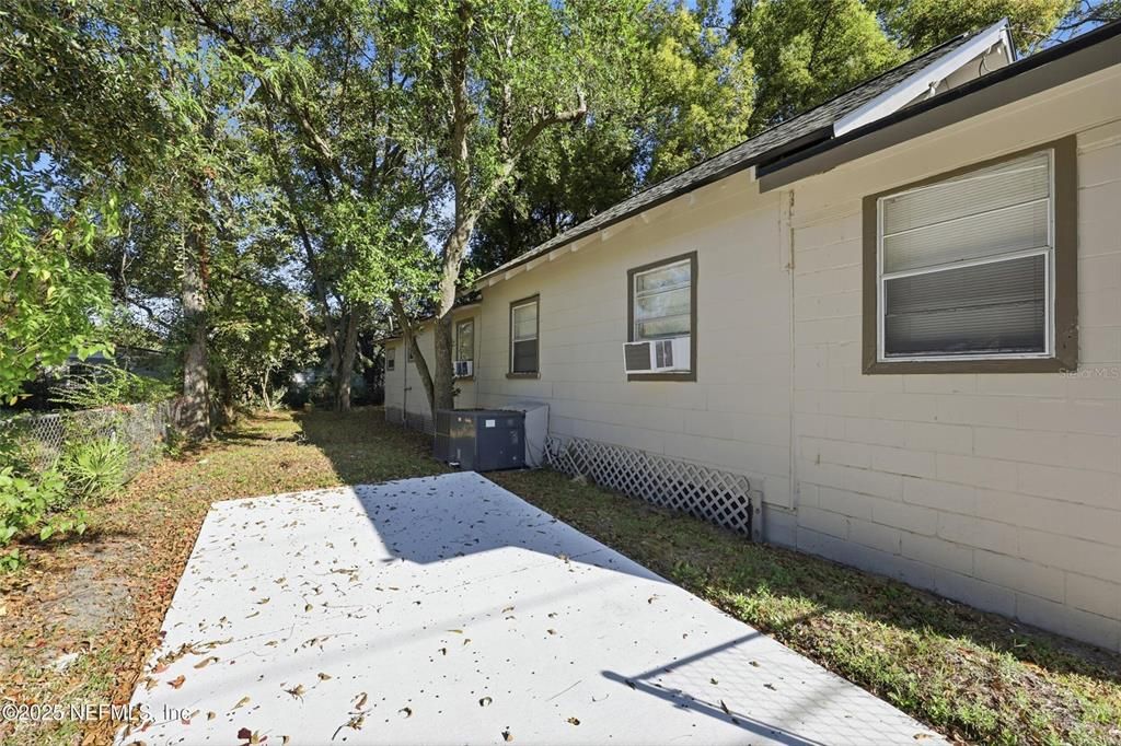 Active With Contract: $105,000 (3 beds, 2 baths, 1320 Square Feet)