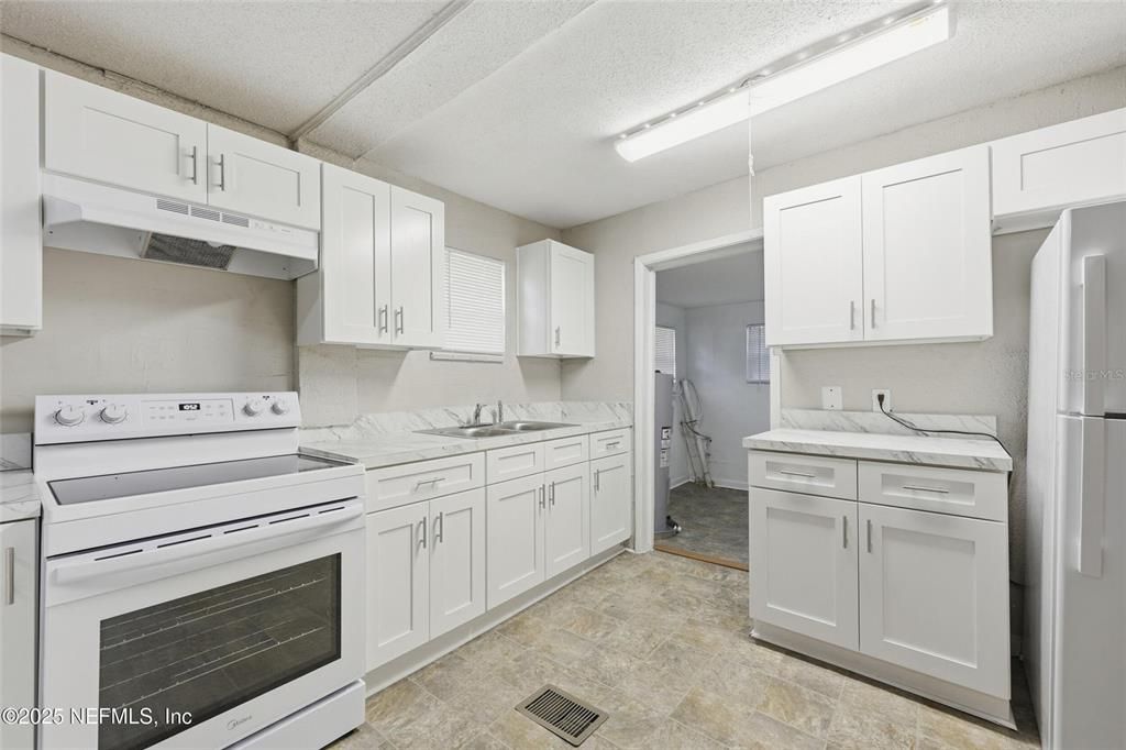 Active With Contract: $105,000 (3 beds, 2 baths, 1320 Square Feet)