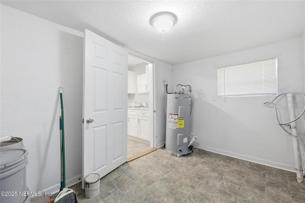 Active With Contract: $105,000 (3 beds, 2 baths, 1320 Square Feet)