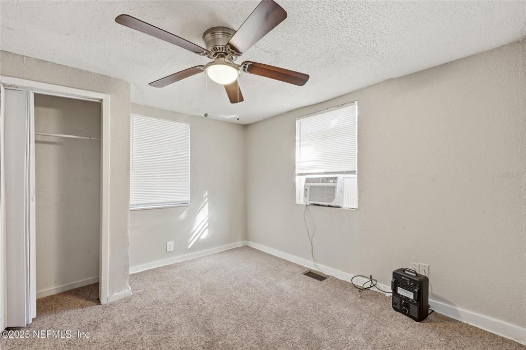Active With Contract: $105,000 (3 beds, 2 baths, 1320 Square Feet)
