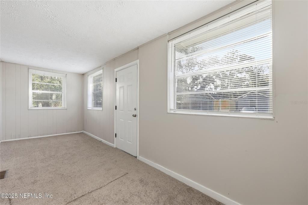 Active With Contract: $105,000 (3 beds, 2 baths, 1320 Square Feet)