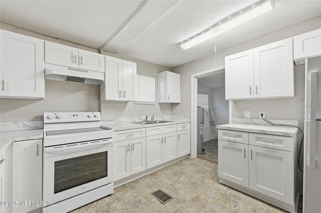 Active With Contract: $105,000 (3 beds, 2 baths, 1320 Square Feet)
