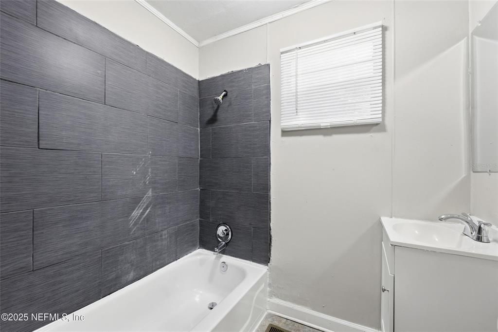 Active With Contract: $105,000 (3 beds, 2 baths, 1320 Square Feet)