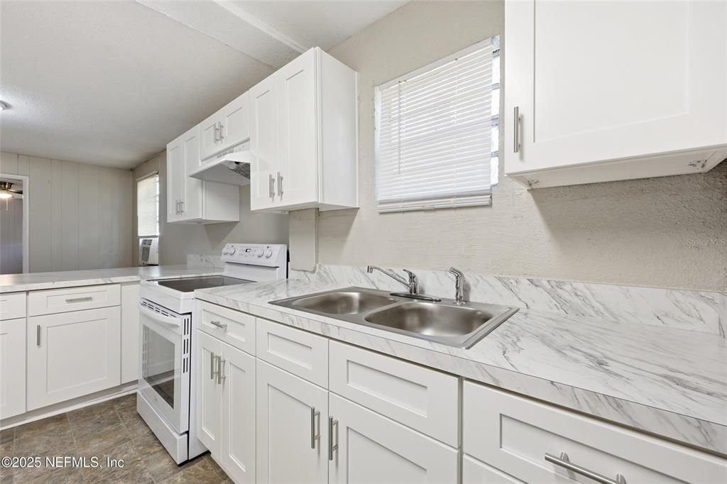 Active With Contract: $105,000 (3 beds, 2 baths, 1320 Square Feet)