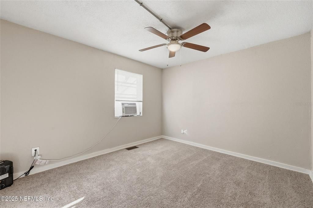 Active With Contract: $105,000 (3 beds, 2 baths, 1320 Square Feet)