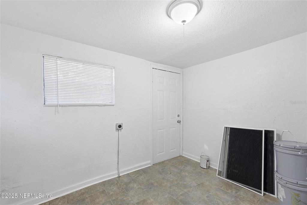 Active With Contract: $105,000 (3 beds, 2 baths, 1320 Square Feet)