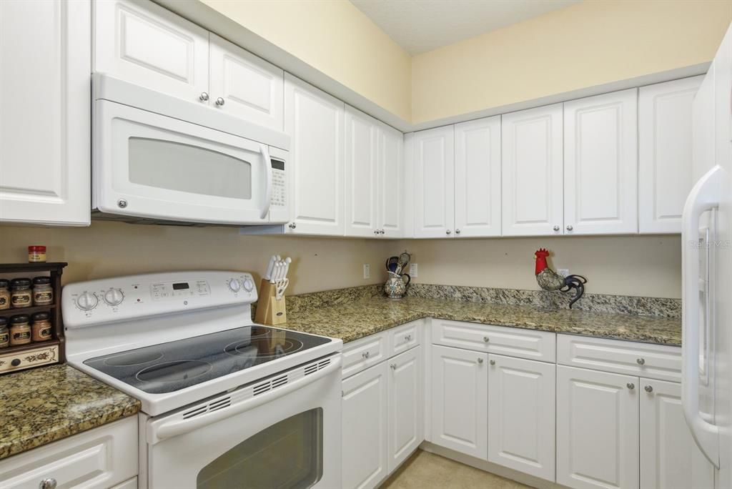 For Sale: $450,000 (2 beds, 2 baths, 1339 Square Feet)